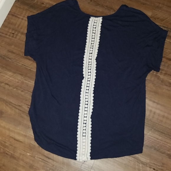 Cute tee - Picture 2 of 5